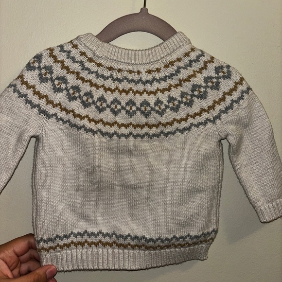 Cozy Knit Sweater with Patterned Design - Picture 3 of 3